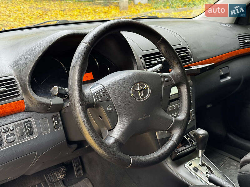 Седан Toyota Avensis 2008 в Киеве