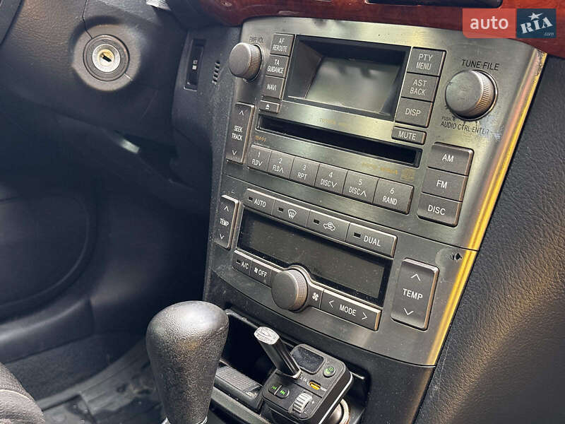 Седан Toyota Avensis 2008 в Киеве