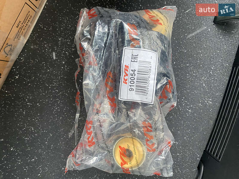 Лифтбек Toyota Avensis 2004 в Ивано-Франковске