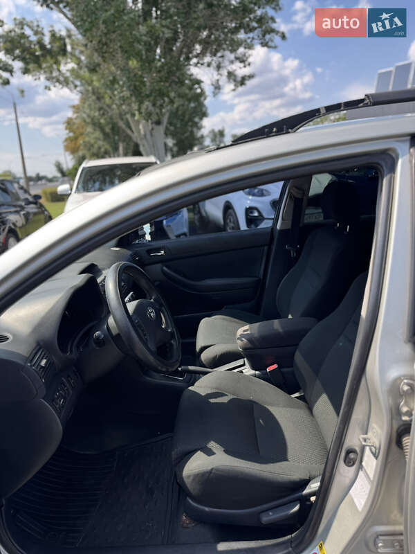 Універсал Toyota Avensis 2003 в Дніпрі