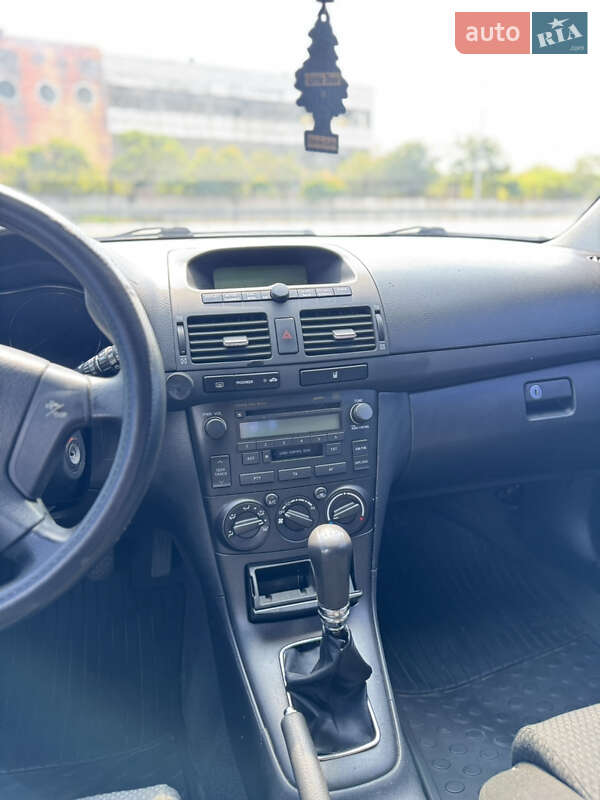 Універсал Toyota Avensis 2003 в Дніпрі