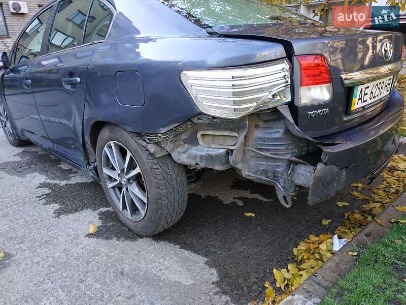 Седан Toyota Avensis 2012 в Кривом Роге