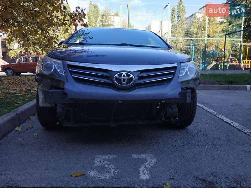 Седан Toyota Avensis 2012 в Кривом Роге