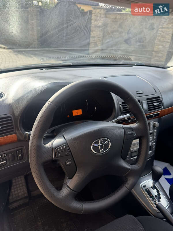 Седан Toyota Avensis 2008 в Ивано-Франковске