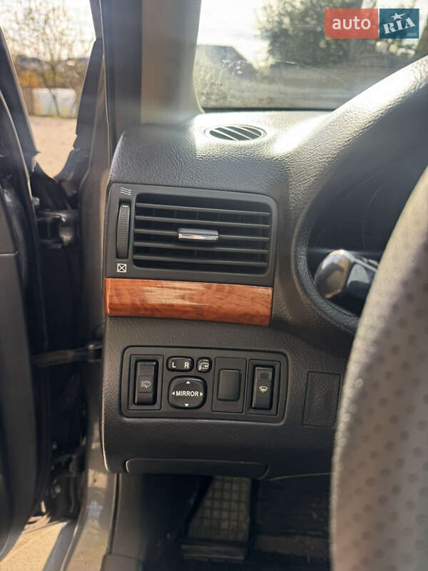 Седан Toyota Avensis 2008 в Ивано-Франковске