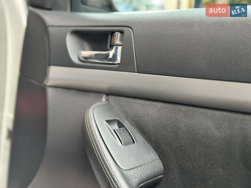 Седан Toyota Avensis 2007 в Дрогобичі