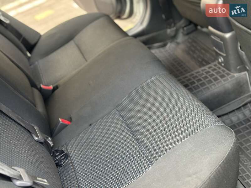 Седан Toyota Avensis 2007 в Дрогобичі