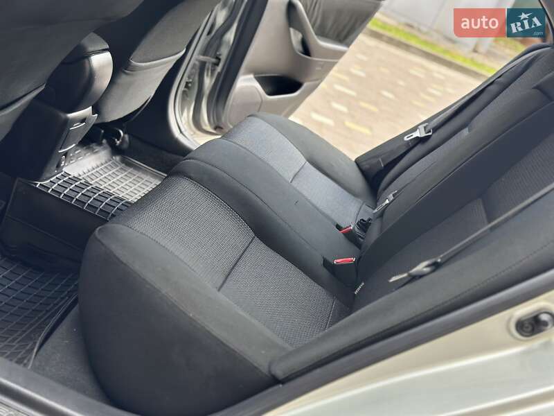 Седан Toyota Avensis 2007 в Дрогобичі