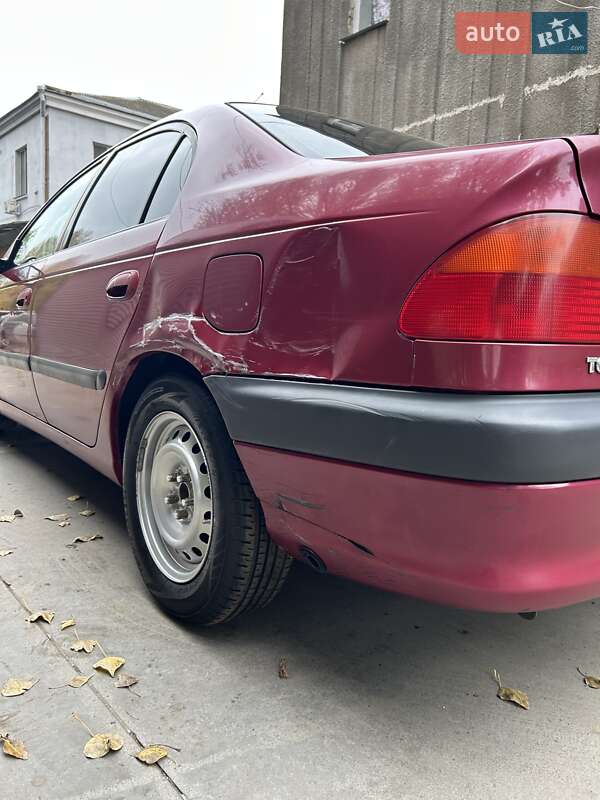 Седан Toyota Avensis 1999 в Одессе
