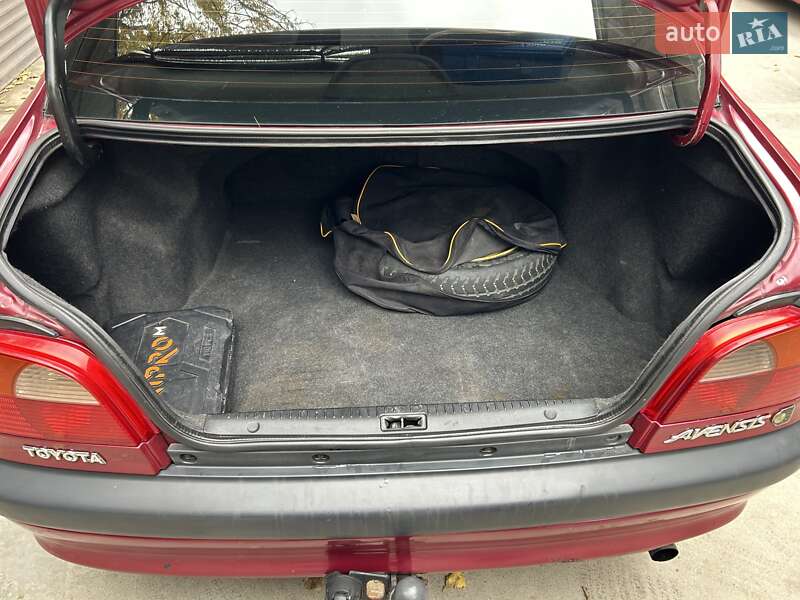 Седан Toyota Avensis 1999 в Одессе