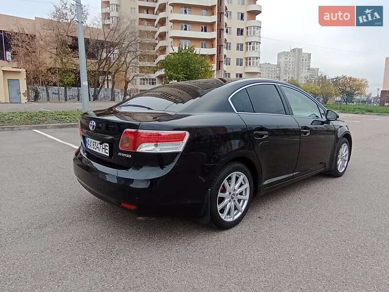 Седан Toyota Avensis 2011 в Харькове