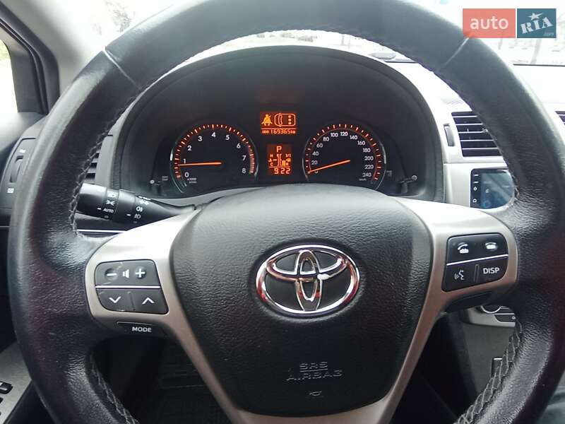 Седан Toyota Avensis 2011 в Харькове