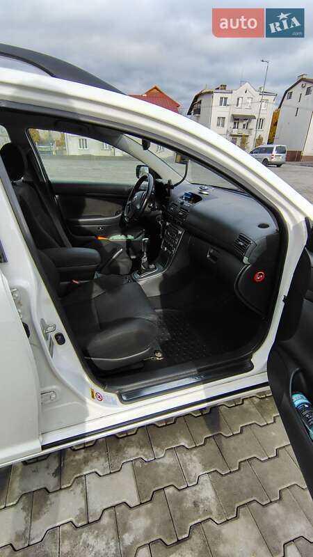 Універсал Toyota Avensis 2003 в Львові