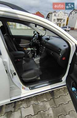 Универсал Toyota Avensis 2003 в  фото 18 Универсал Toyota Avensis 2003 в