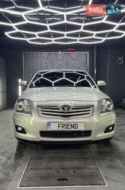 Седан Toyota Avensis 2007 в Южноукраинске