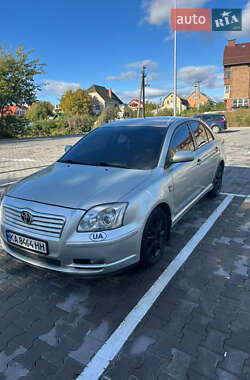 Седан Toyota Avensis 2003 в Кривом Роге