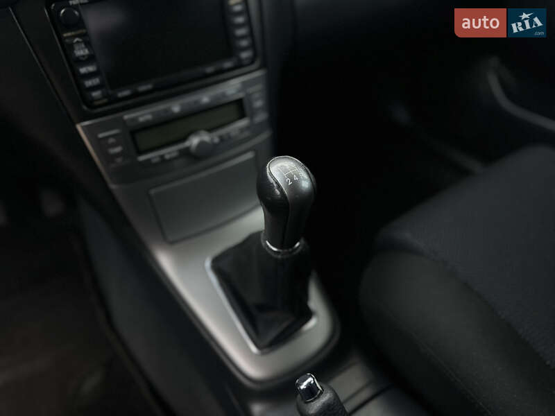 Лифтбек Toyota Avensis 2007 в Виннице