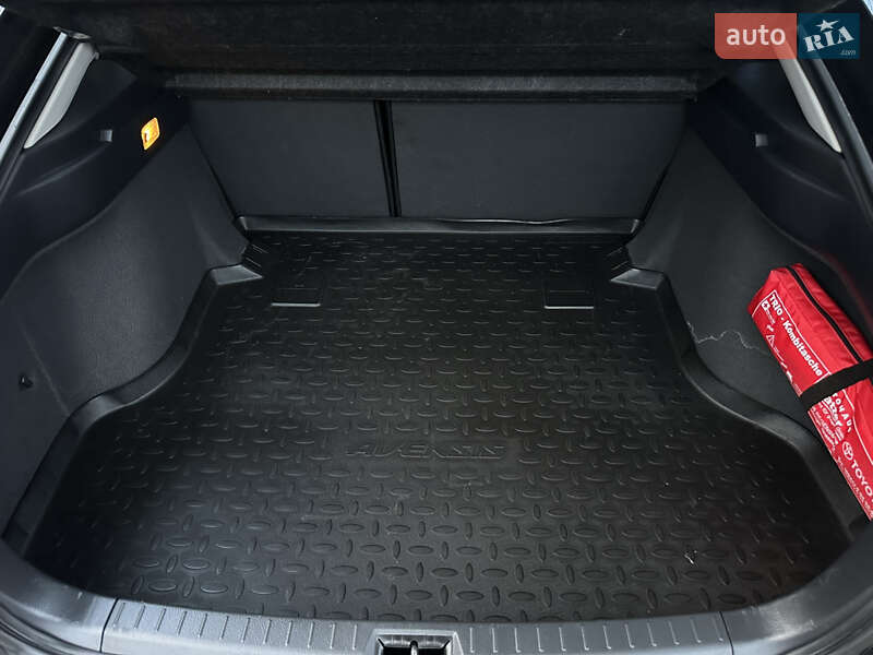 Лифтбек Toyota Avensis 2007 в Виннице