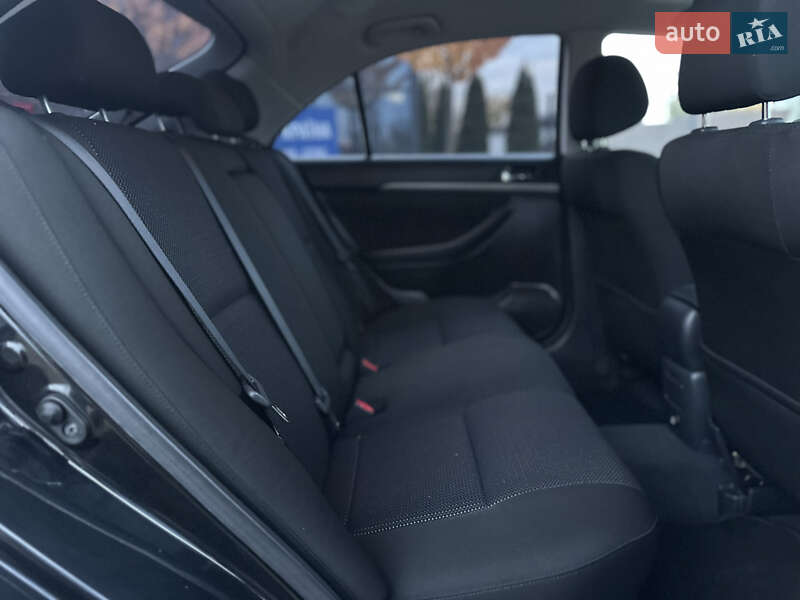 Лифтбек Toyota Avensis 2007 в Виннице