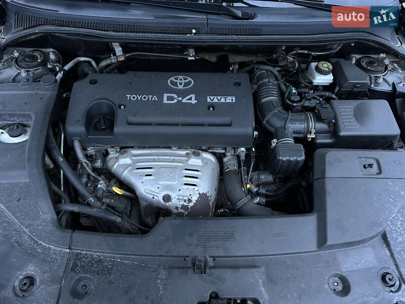 Лифтбек Toyota Avensis 2007 в Виннице