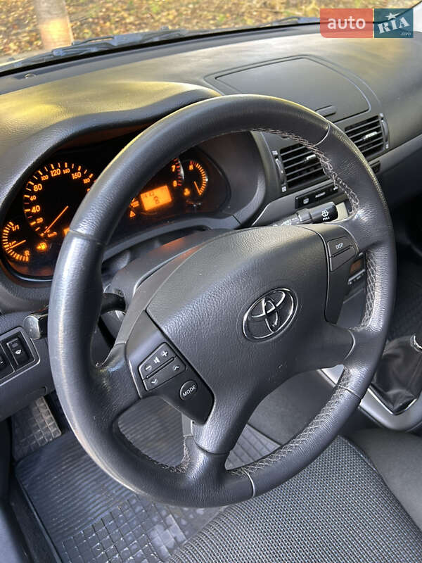 Седан Toyota Avensis 2008 в Сокирянах