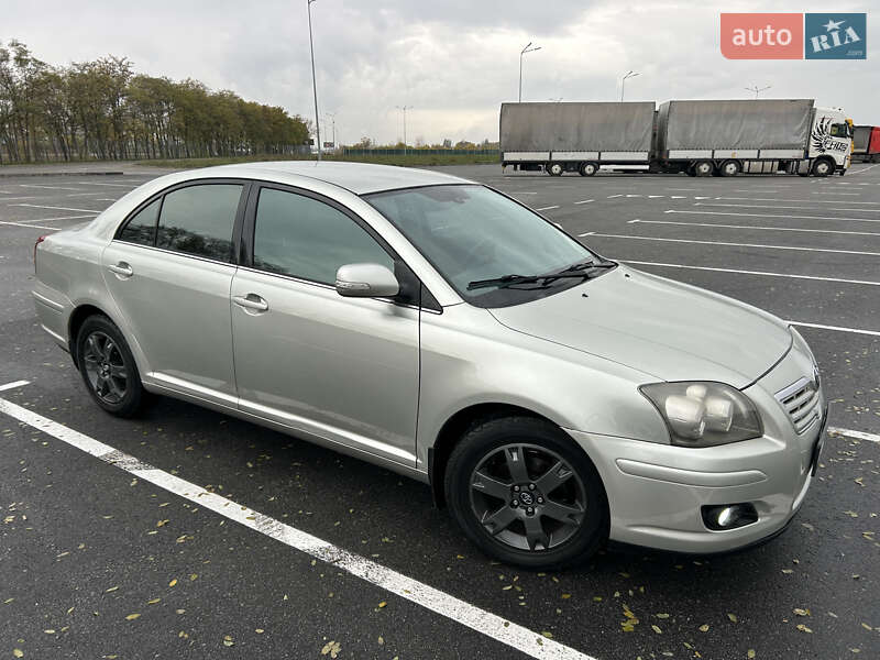 Седан Toyota Avensis 2006 в Днепре