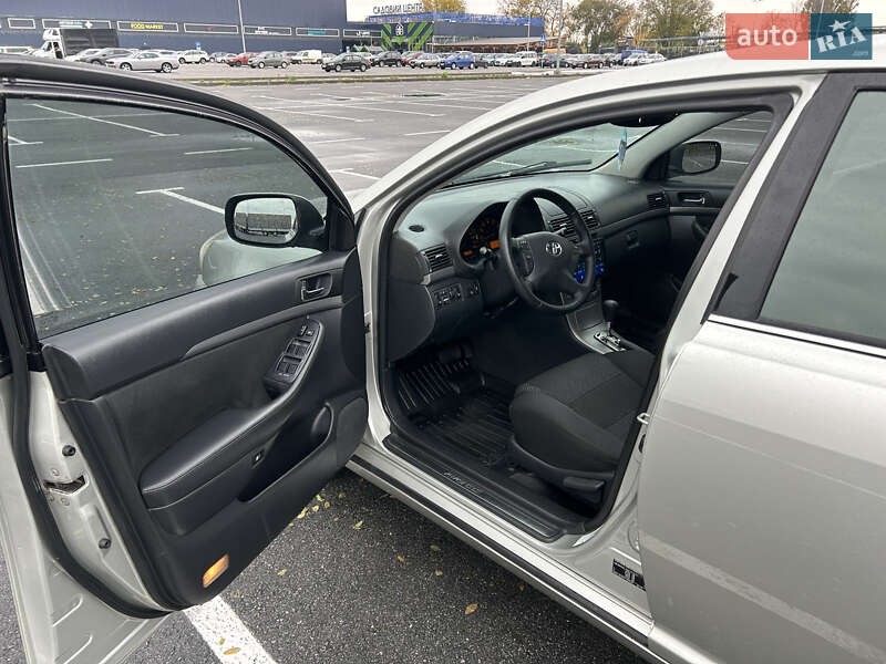 Седан Toyota Avensis 2006 в Днепре