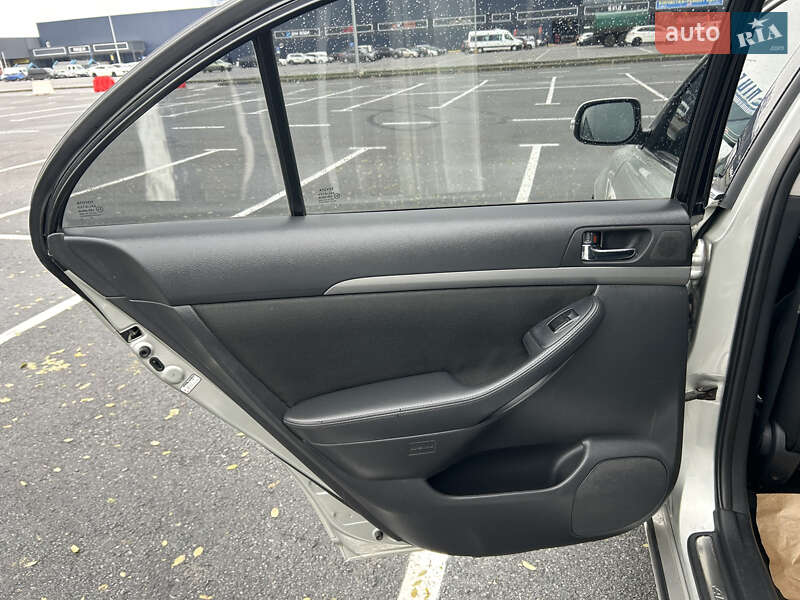 Седан Toyota Avensis 2006 в Днепре