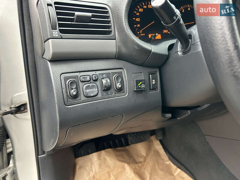 Седан Toyota Avensis 2006 в Днепре