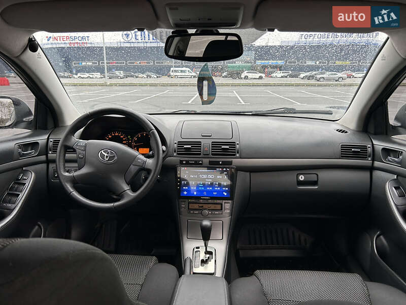 Седан Toyota Avensis 2006 в Днепре