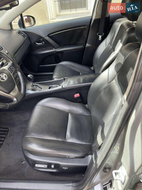 Седан Toyota Avensis 2008 в Одессе