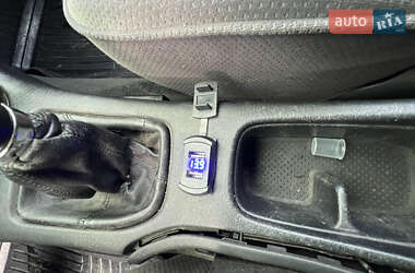 Седан Toyota Avensis 2001 в Беляевке