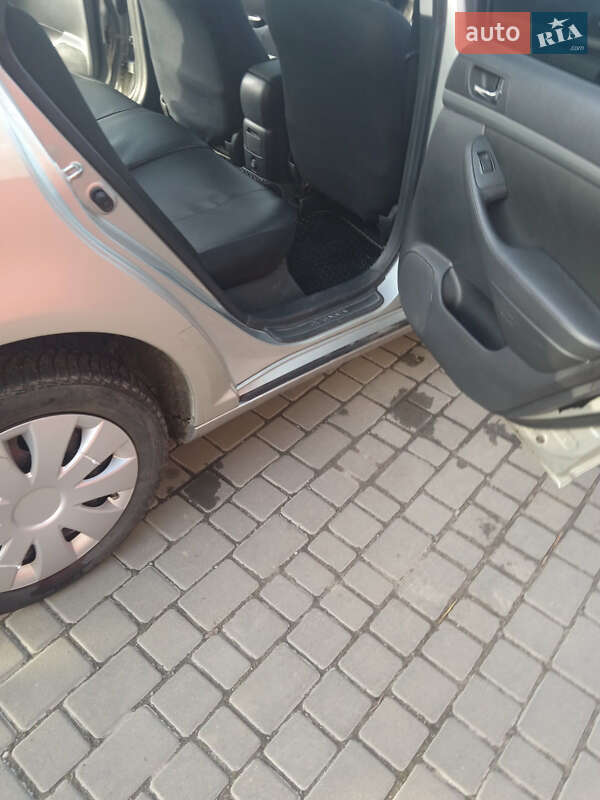 Універсал Toyota Avensis 2006 в Кам'янці-Бузькій