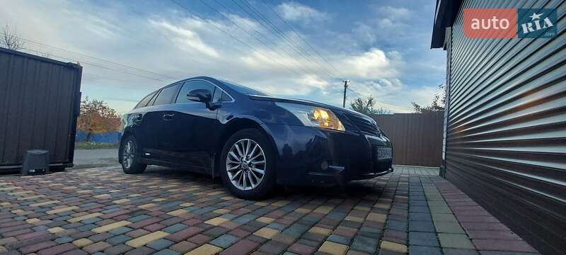 Универсал Toyota Avensis 2010 в Черкассах
