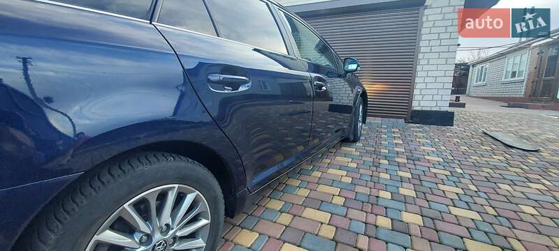 Универсал Toyota Avensis 2010 в Черкассах