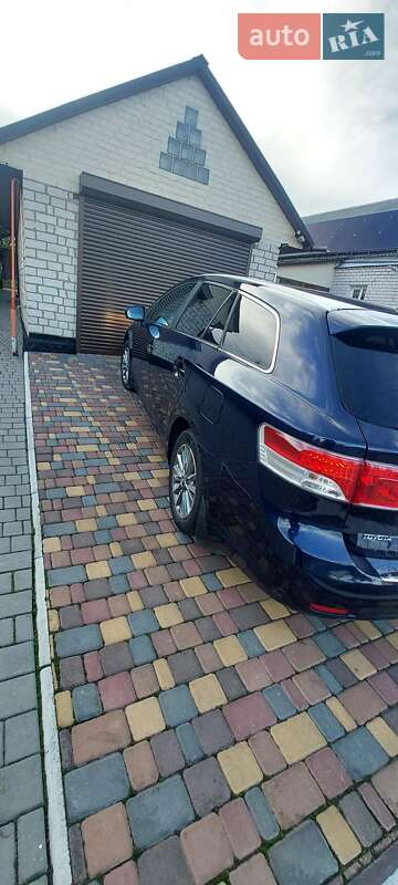 Универсал Toyota Avensis 2010 в Черкассах