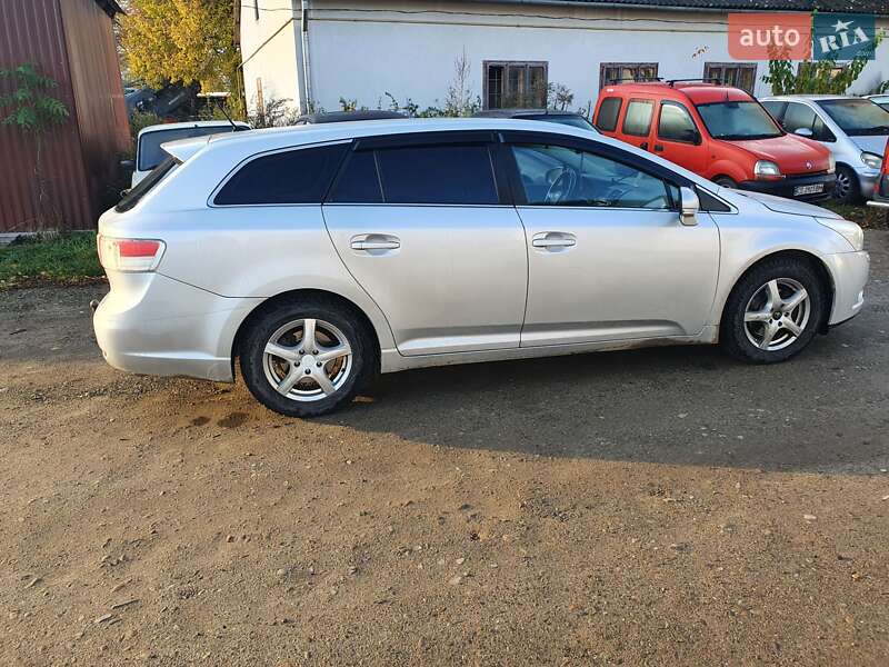 Універсал Toyota Avensis 2009 в Чернівцях