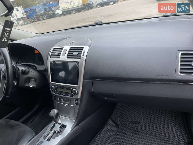 Седан Toyota Avensis 2012 в Києві