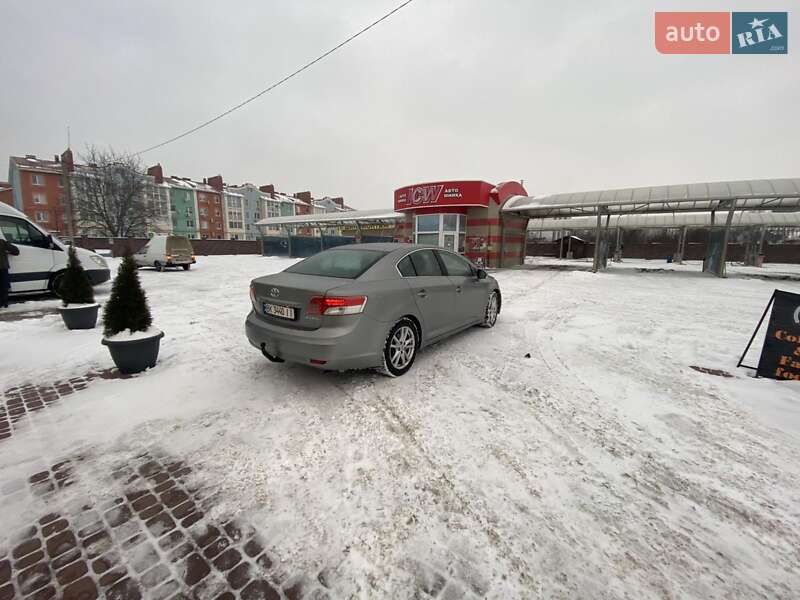 Седан Toyota Avensis 2010 в Костополе