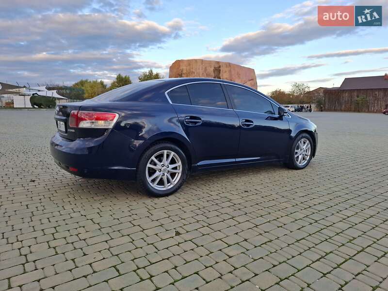 Седан Toyota Avensis 2010 в Одесі