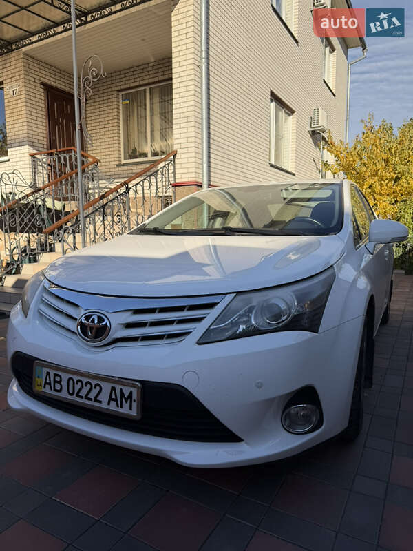 Седан Toyota Avensis 2012 в Виннице