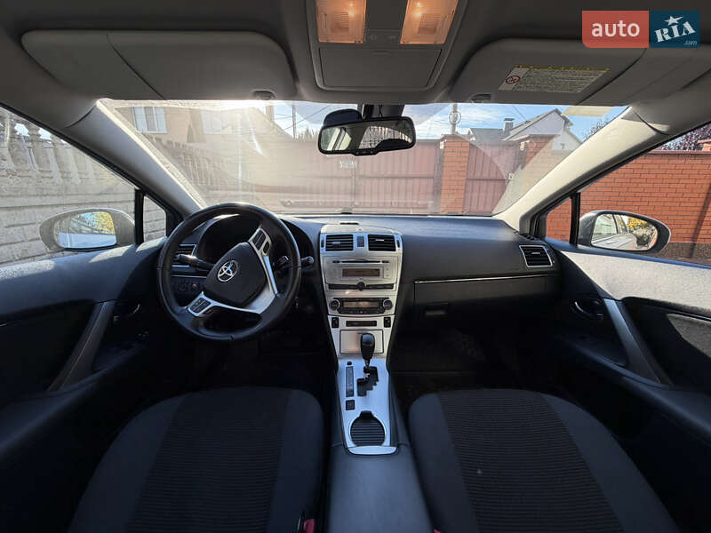 Седан Toyota Avensis 2012 в Виннице