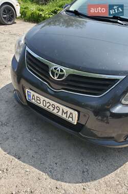 Седан Toyota Avensis 2010 в Виннице