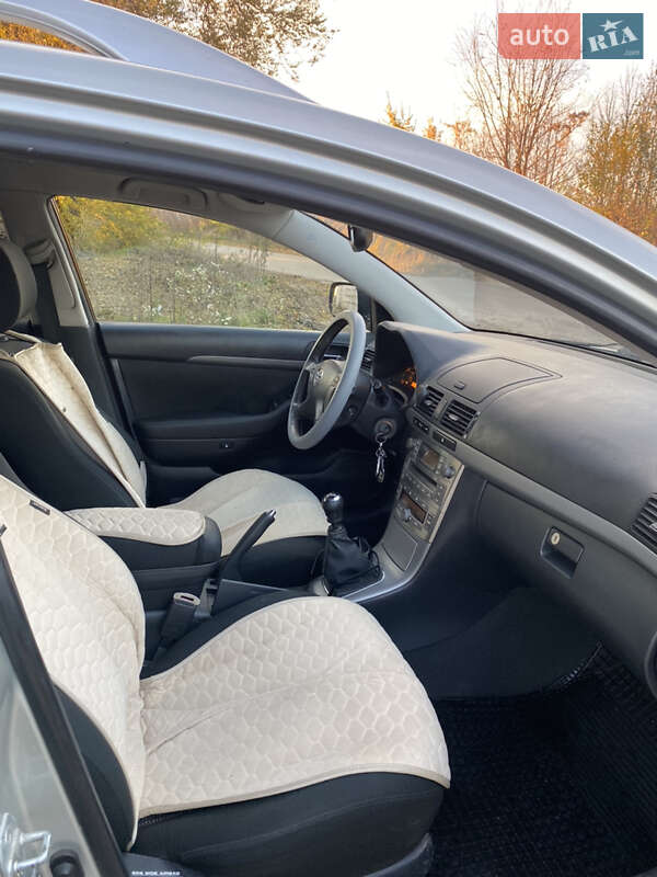 Универсал Toyota Avensis 2006 в Умани