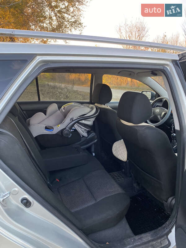 Универсал Toyota Avensis 2006 в Умани