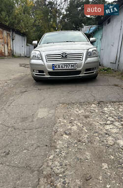 Седан Toyota Avensis 2004 в Киеве