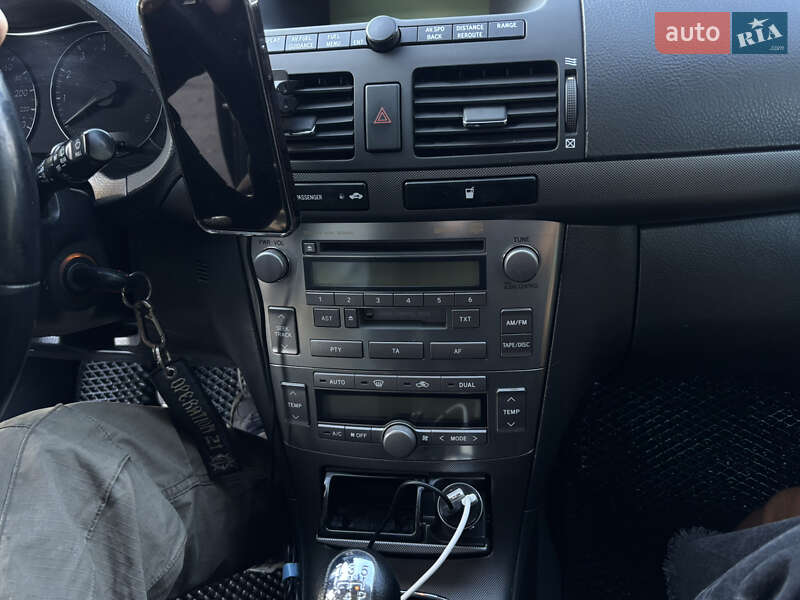 Универсал Toyota Avensis 2005 в Изюме