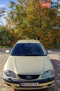 Седан Toyota Avensis 2002 в Черноморске