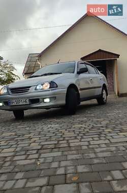 Седан Toyota Avensis 1998 в Одесі