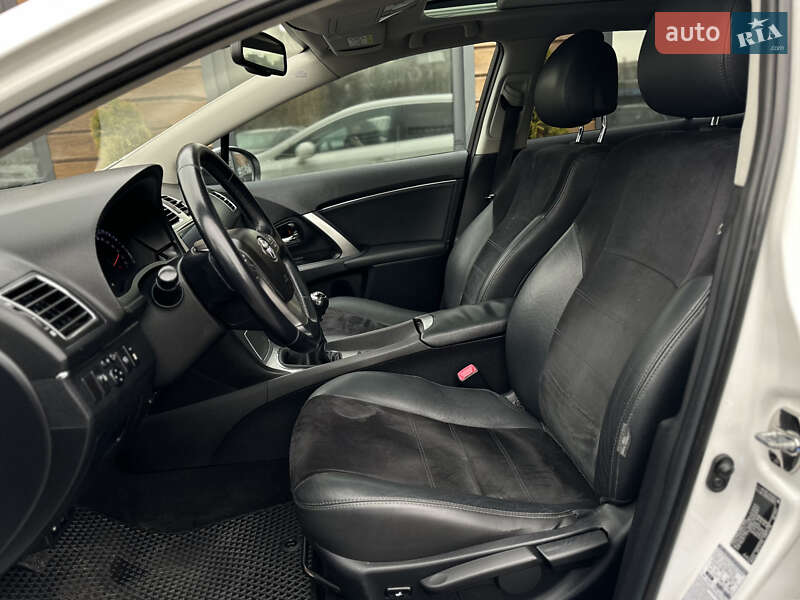 Универсал Toyota Avensis 2013 в Шептицькому